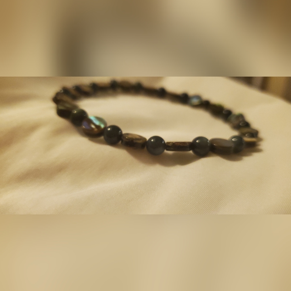 Shell Handmade Stretch Bracelet - Picture 6 of 7